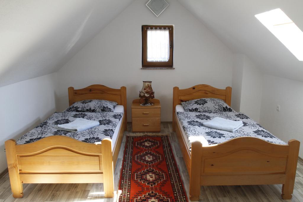 Hotel House Drakulic Korenica Esterno foto