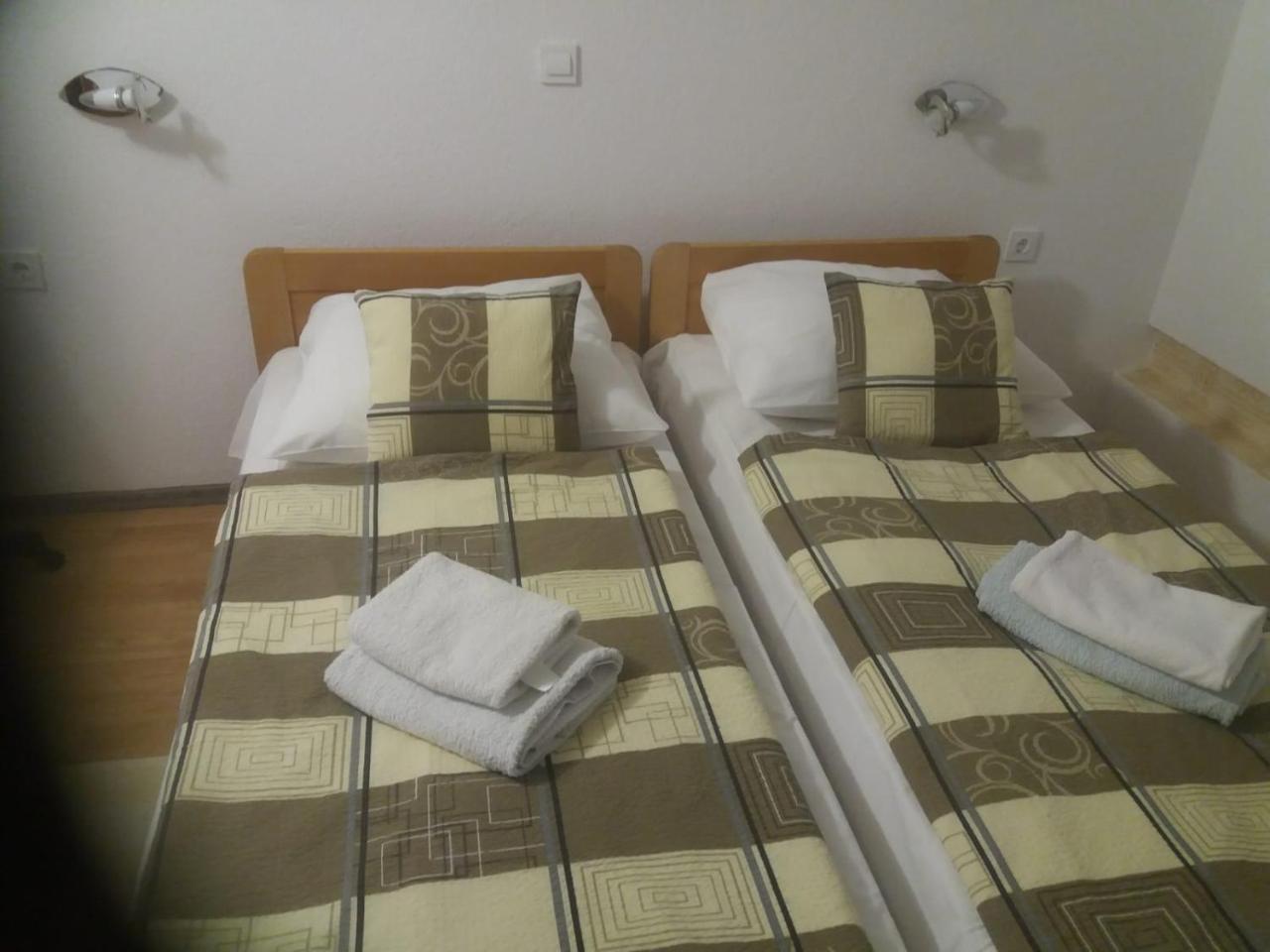 Hotel House Drakulic Korenica Esterno foto